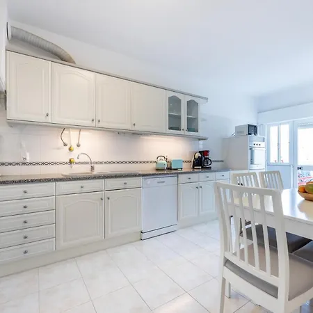 Stylish Seashore Daire