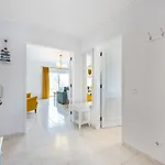 Stylish Seashore Daire